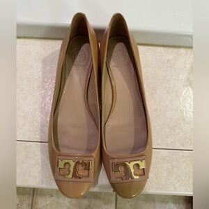 Tory Burch Beige Patent Leather Flats